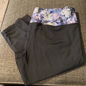 Capris leggings with mesh detail XL